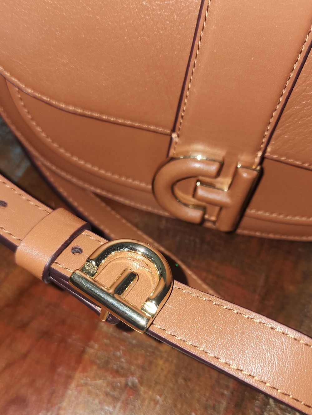 Cole Haan Brown Caramel Leather Signature Crossbody Purse Gold Hardware - Picture 3 of 16